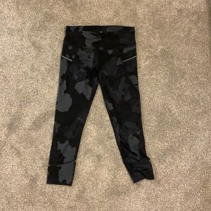 Athleta black camo crop leggings